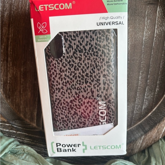Other - Leopard Print Portable Power Bank LESC0M Universal Phone Charger